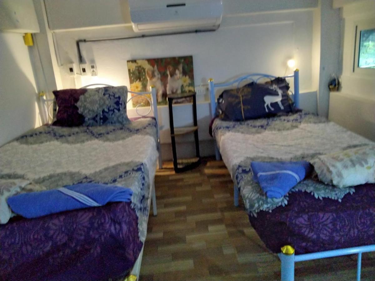 Danee Hostel Банкок Екстериор снимка