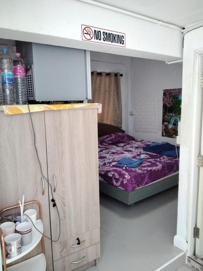 Danee Hostel Банкок Екстериор снимка