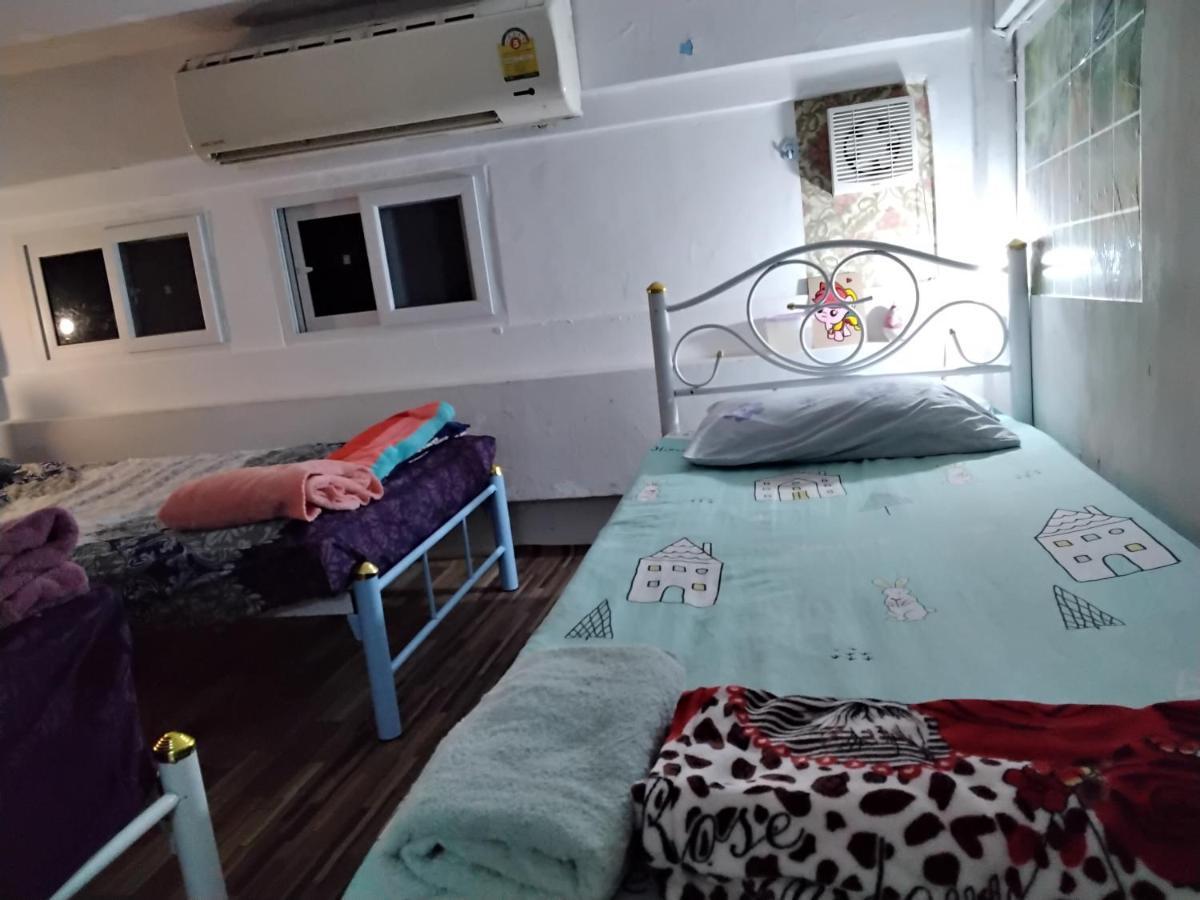 Danee Hostel Банкок Екстериор снимка