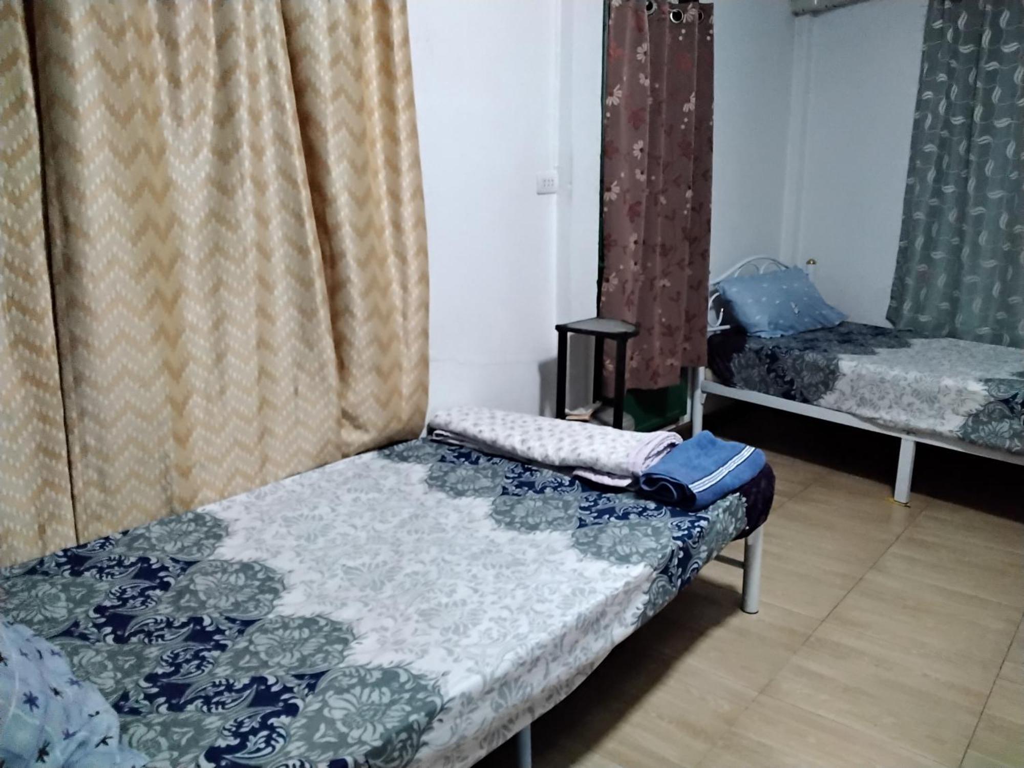 Danee Hostel Банкок Екстериор снимка