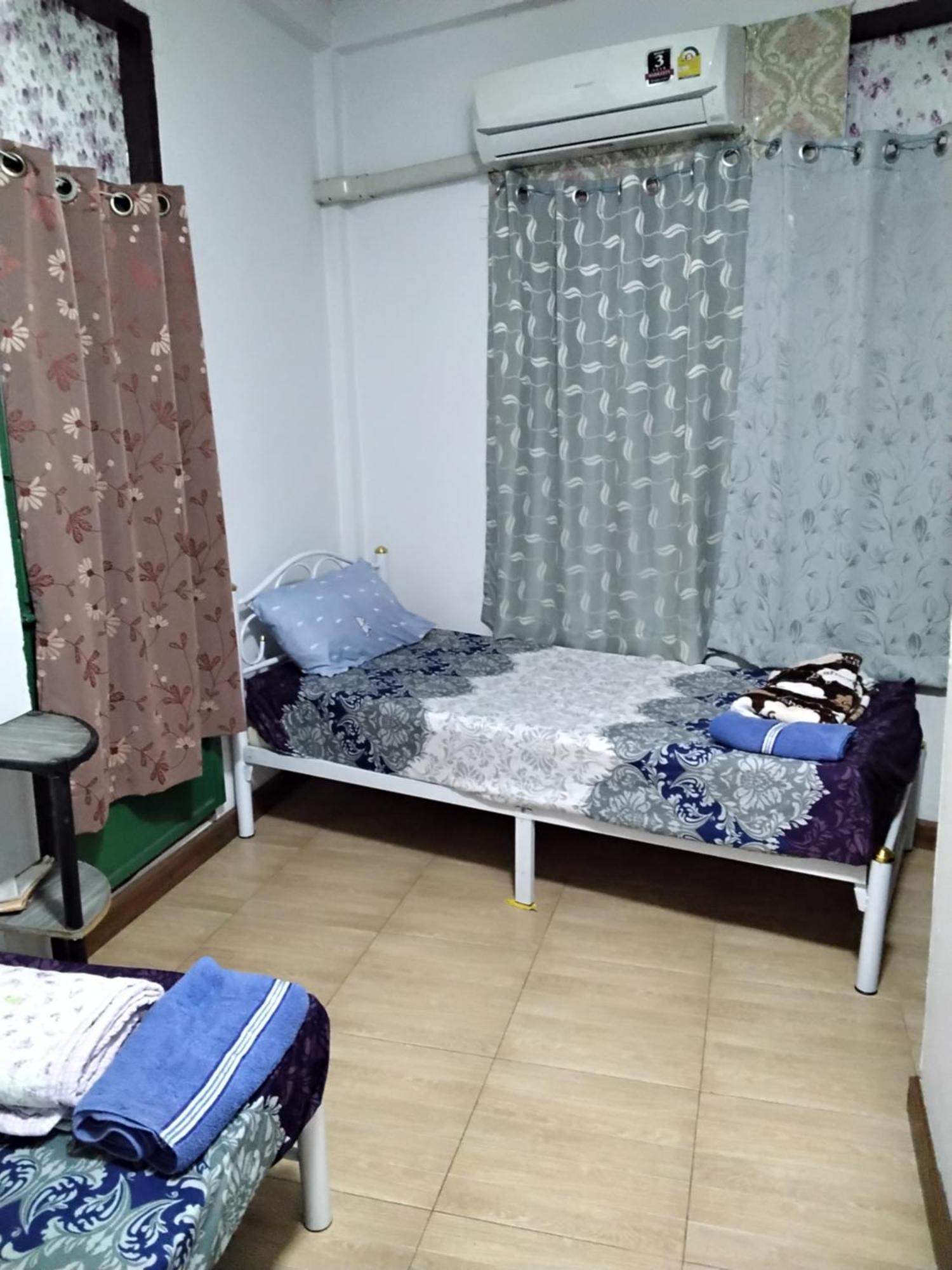 Danee Hostel Банкок Екстериор снимка