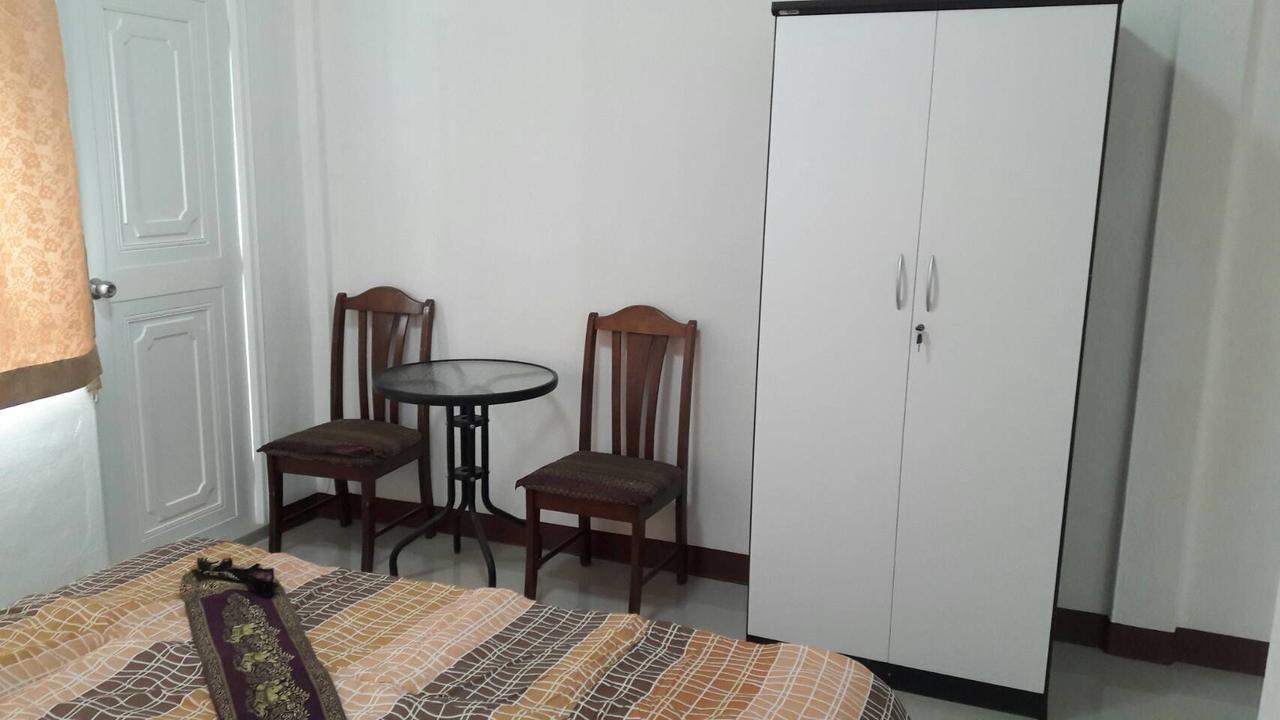 Danee Hostel Банкок Екстериор снимка